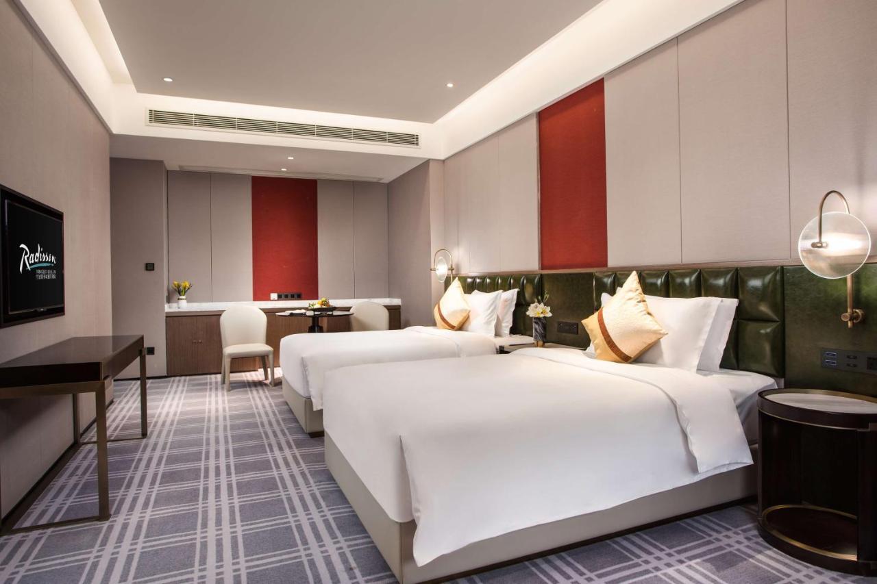 Отель Radisson Ningbo Beilun Экстерьер фото